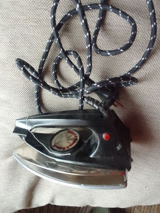 Утюг электрический новый