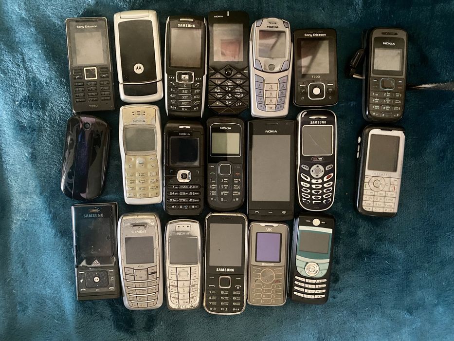 Лот телефонів на запчастини