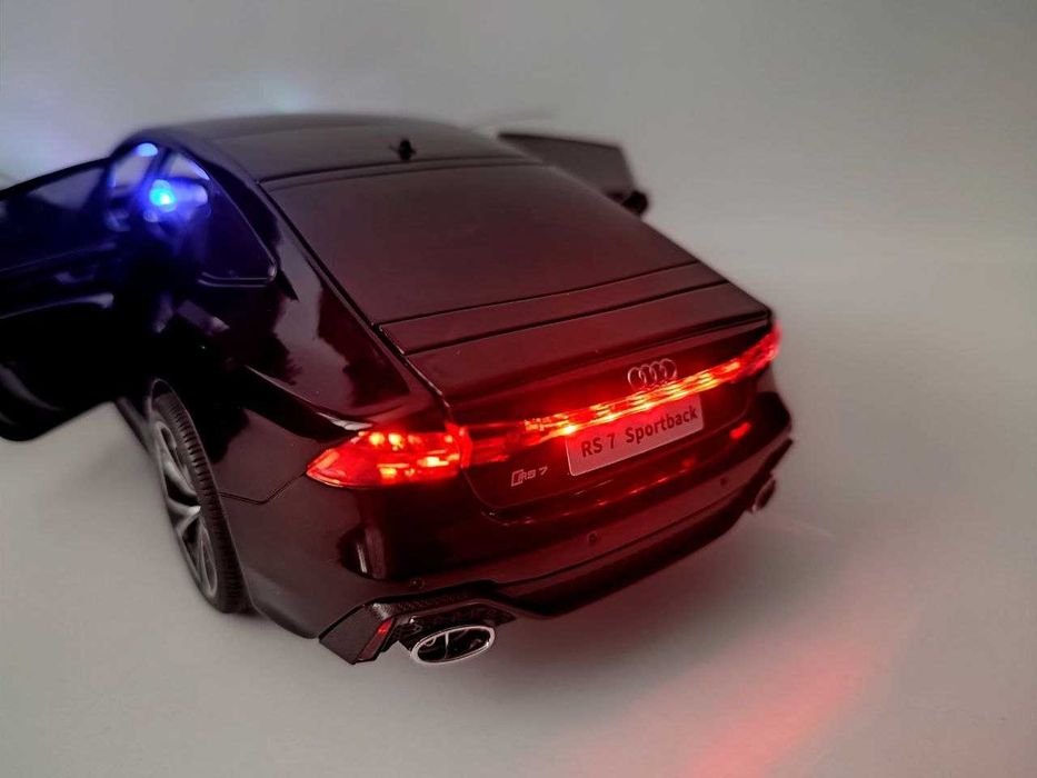 Металева колекційна модель Audi RS7 Sportback 1:18 з пультом-брелоком преміальна ліцензована в оригінальній коробці
