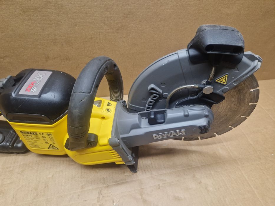 Przecinarka do stali i betonu DEWALT DCS  690 230mm 54v 9Ah