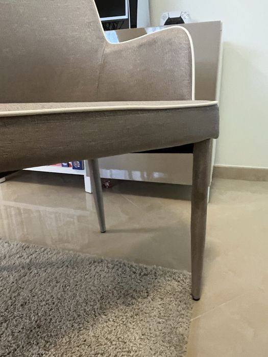 4 cadeiras de jantar cor creme da marca Kinda Home