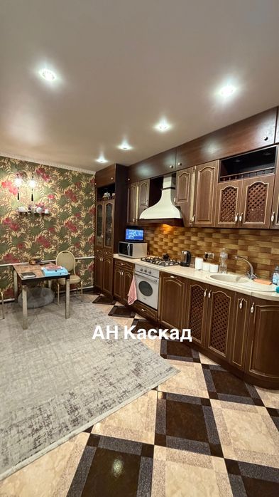 Продам дом кирпичный из 2х этажей.ХТЗ.