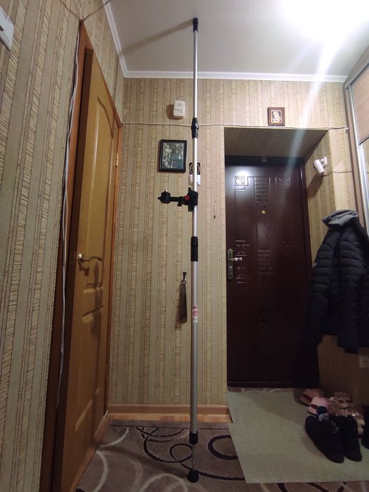 Телескопічна розпорна штанга для установки лазерного рівня