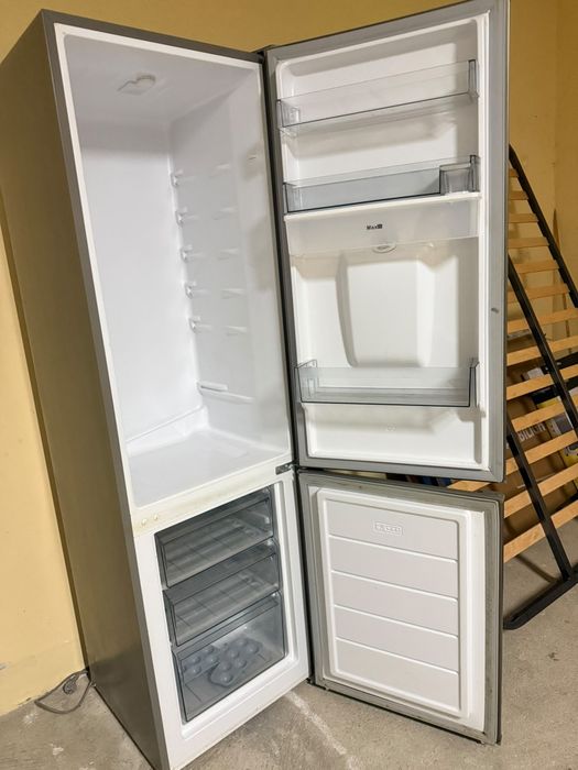 Frigorífico Combinado TELEFAC Cinzento com Dispensador de Água