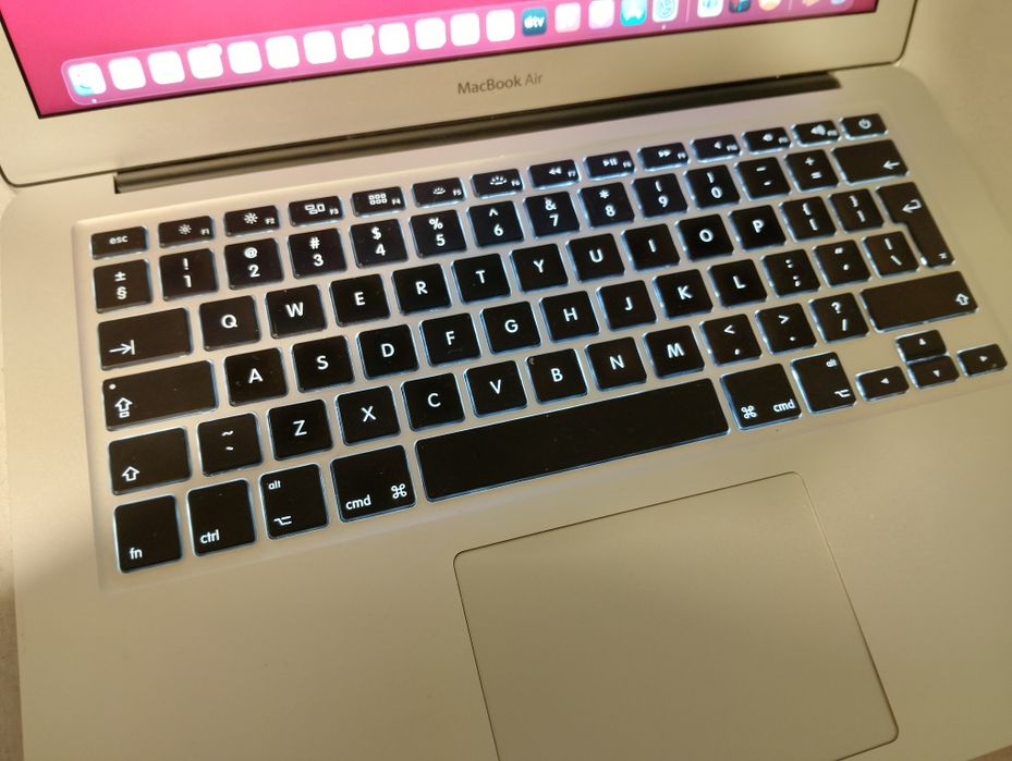 MacBook Air 13, Intel Core i7, 8 GB RAM, SSD