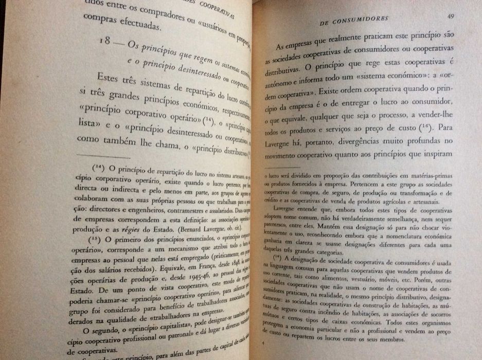 As sociedades cooperativas de consumidores : possibilidades e limitaç.