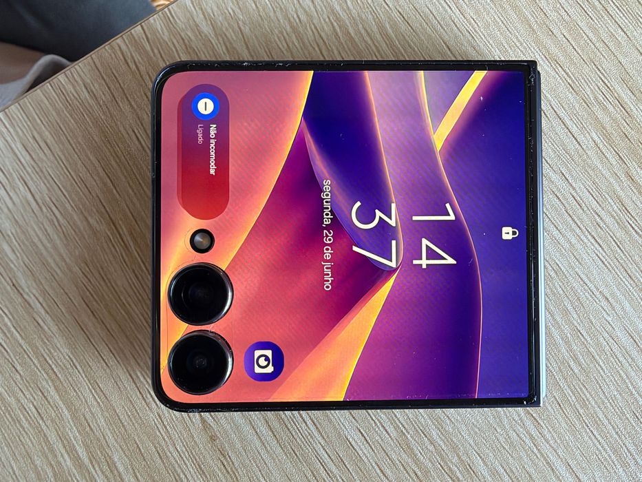 Samsung Zflip 7 com factura dentro da garantia