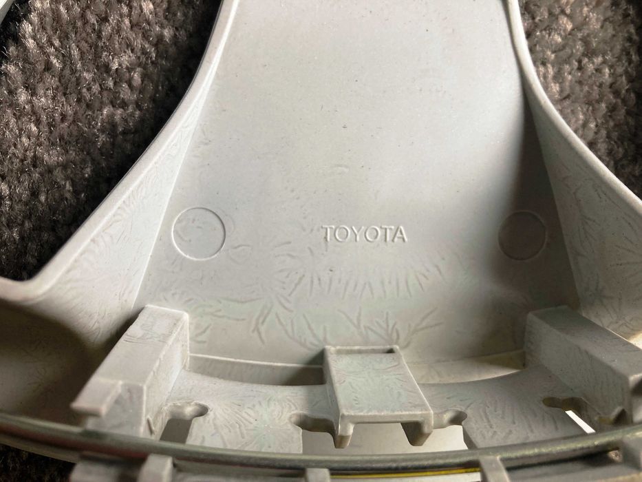 Kołpaki dekle samochodowe na felgi 15 cali 15" oryginalne Toyota