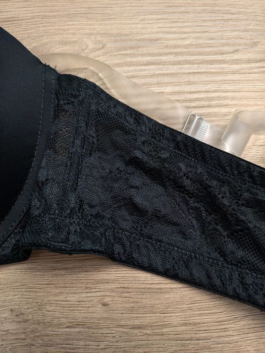 Biustonosz Przezroczyste Oraz Czarne Ramiączka 85D  Push Up