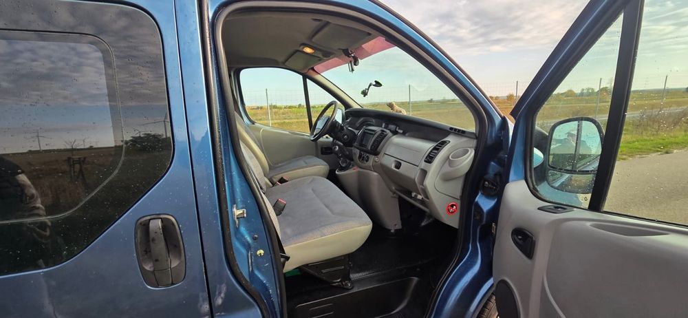 Renault trafic 9 osobowy