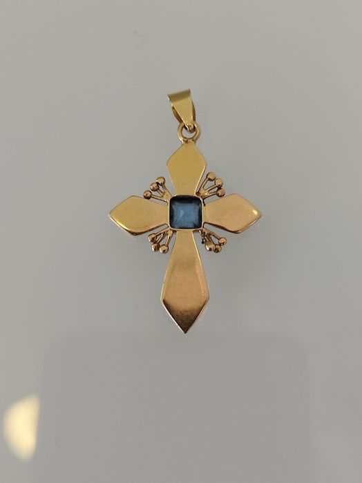 Medalha cruz em ouro de 19,2kt