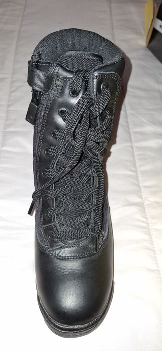 Botas de segurança novas