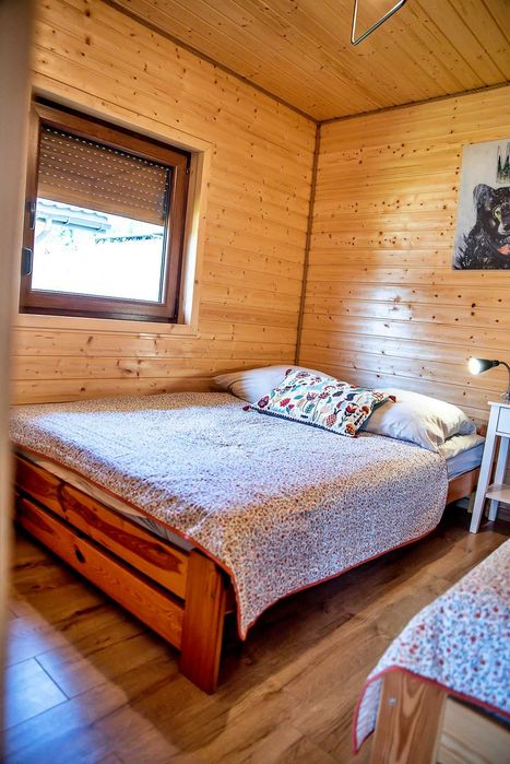 Domek z jacuzzi Solina Zawóz | Domki w Bieszczadach | prywatna plaża
