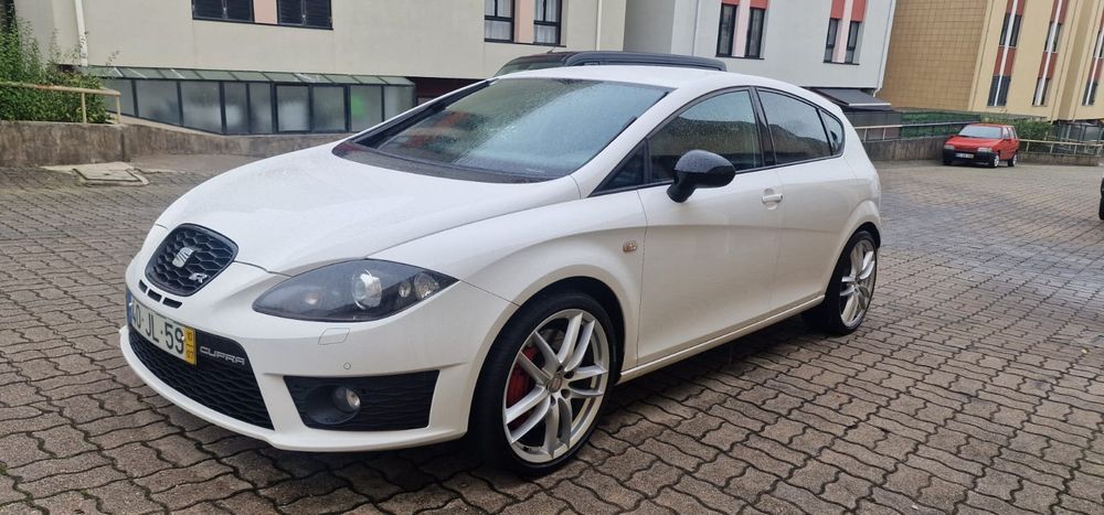 SEAT Leon Cupra R