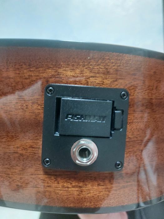 Продам Акустическую гитару Sigma 000MC-1E