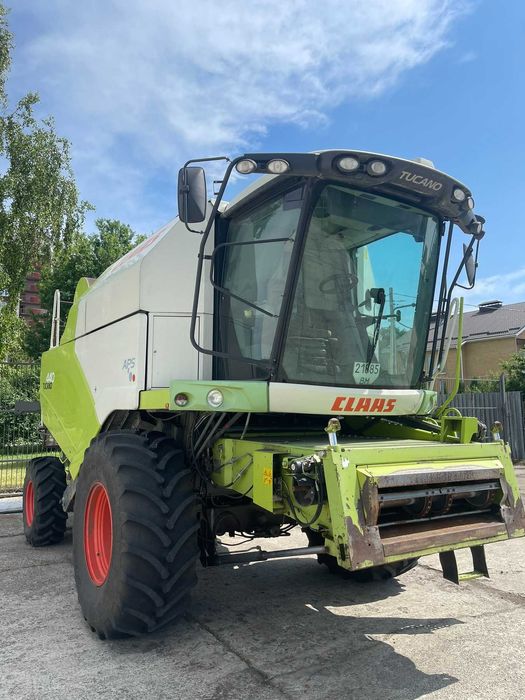 Зернозбиральний комбайн Class Tucano 440