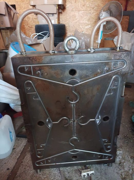 Forma wtryskowa wieszak uniwersalny