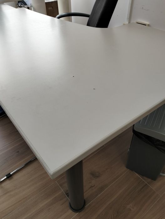 Mesa escritório, armário com gavetas, cadeira