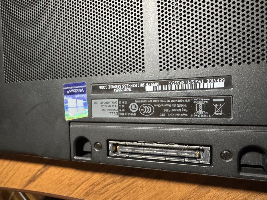 Dell Precision 7720: 17,2 IPS, 2 TB; RAM 24; відеокарта 6GB