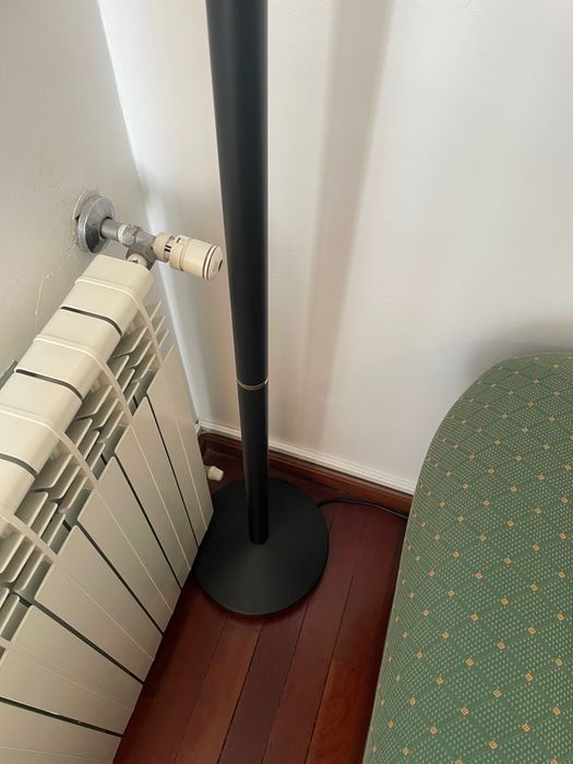 Candeeiro de pé preto vintage