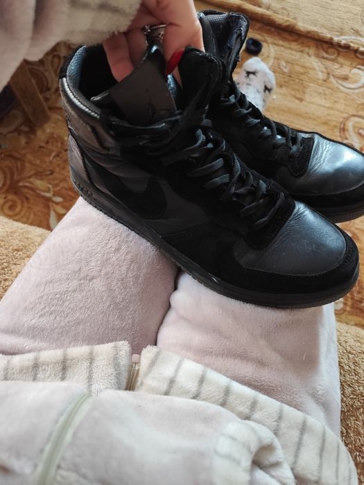 Чорні зимові кросівки