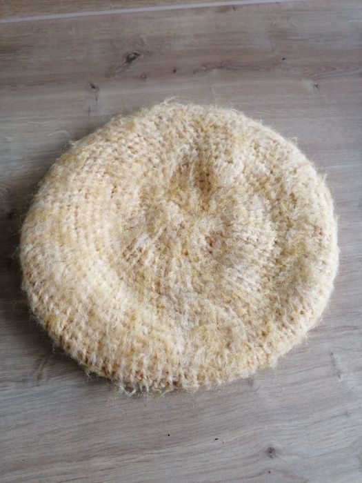 Beret moherowy żółty