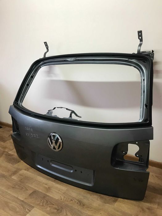 Крышка багажника Ляда Volkswagen Touareg 2003-2009 кришка багажніка
