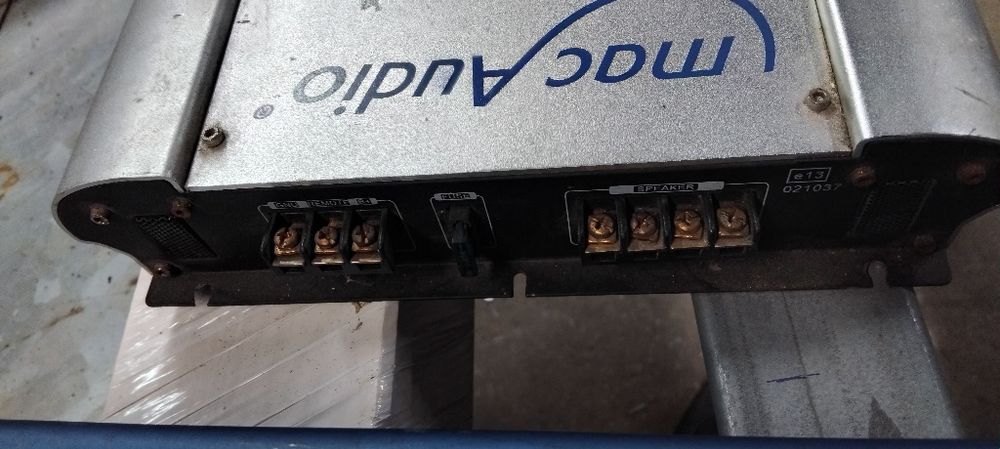 Vendo 2 amplificadores marca Mac áudio.  Com um cabo 4 vias com 10 m