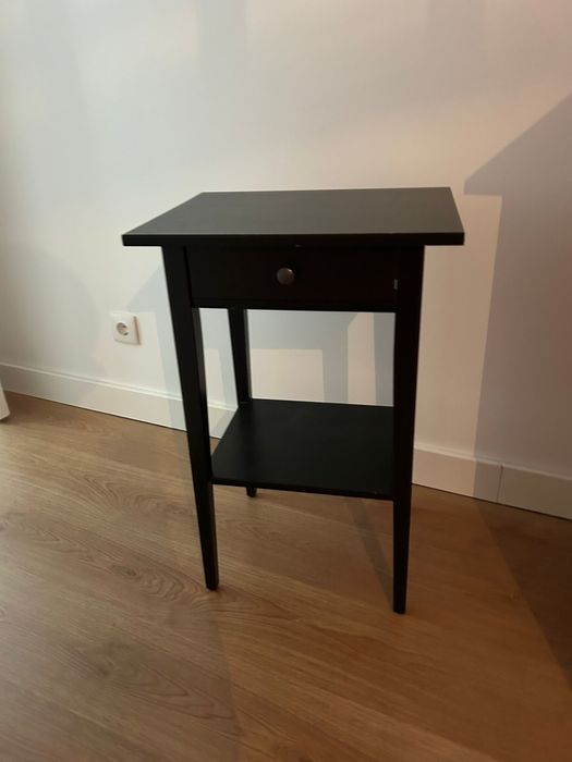 2 Mesas de cabeceira, Modelo do IKEA HEMNES