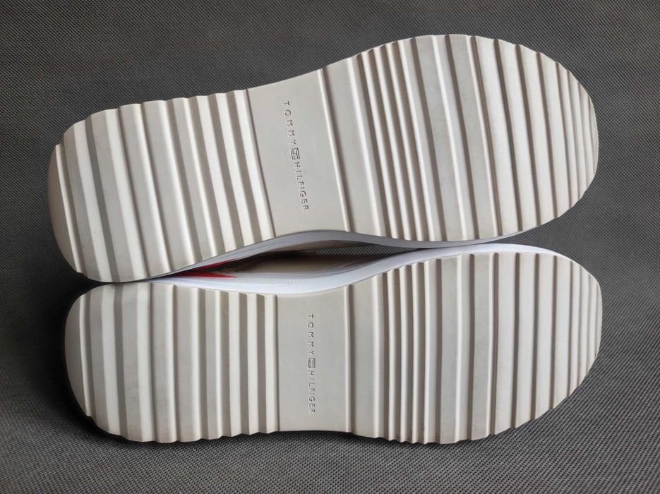 2- Tommy Hilfiger Runner With Heel Detail - Sneakersy r. 40