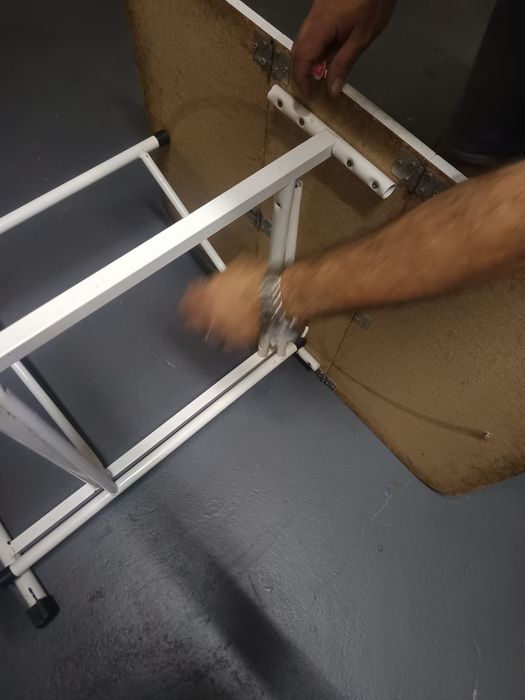 Vendo mesa  gaveta.em bom estado.
