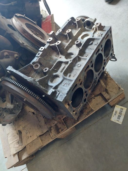 Dół silnika 1.8 CVH Ford Sierra blok korbowody tłoki