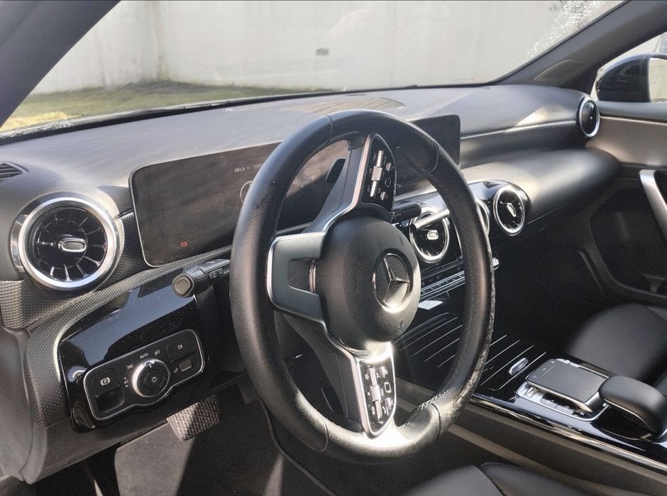 Oportunidade-Mercedes A180D em excelente estado