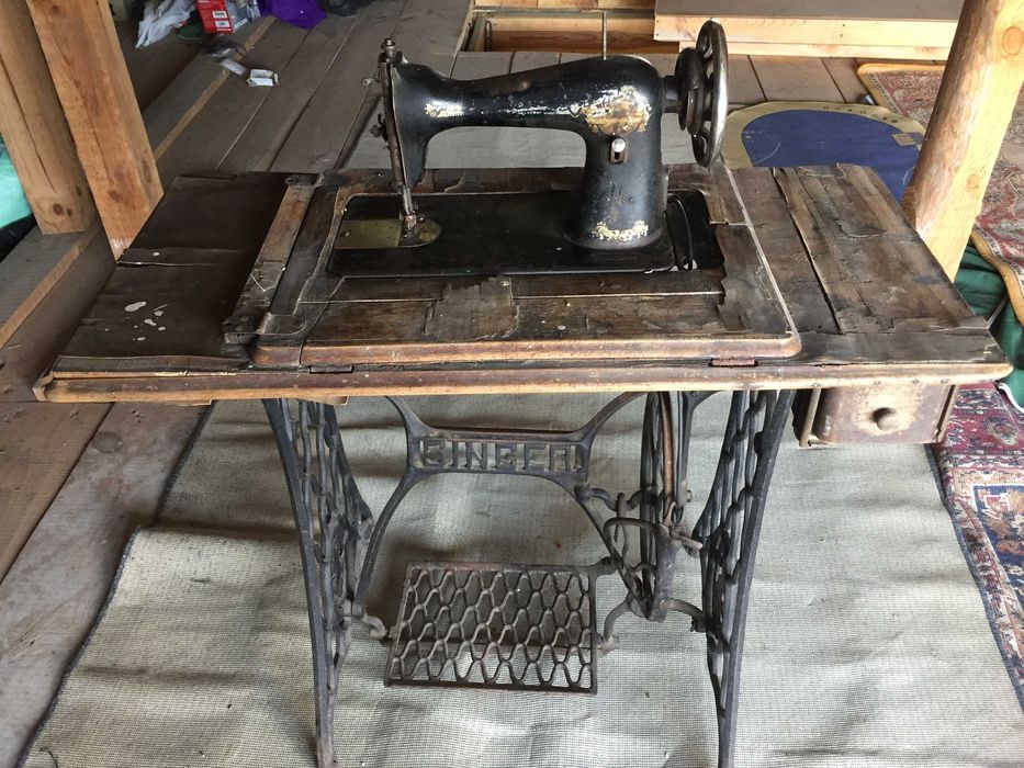 Швейна машинка Singer