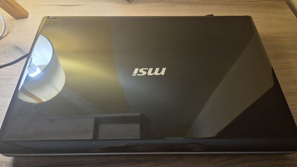 Laptop MSi Ge700 i5 8gb ram SSD 256gb 17.3"