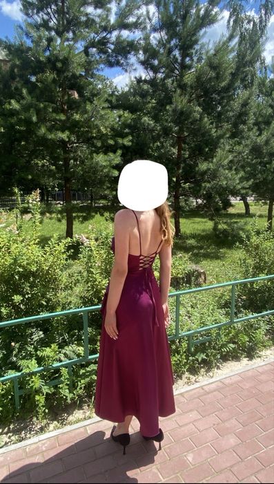 Випускна / вечірня сукня з відкритою спиною