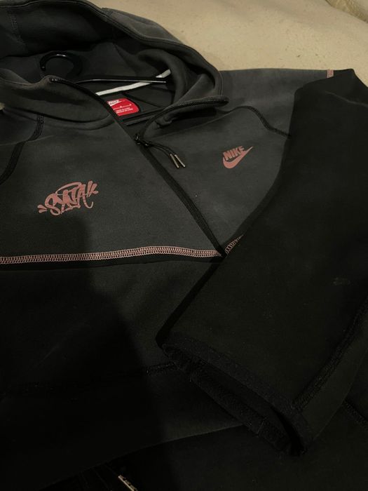 Nike tech X Syna World