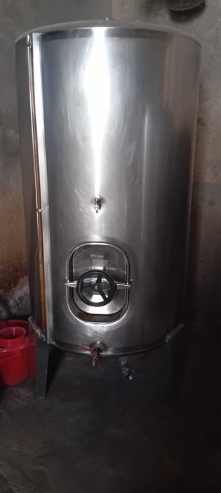 Cuba inoxe para vinho com capacidade para 750l