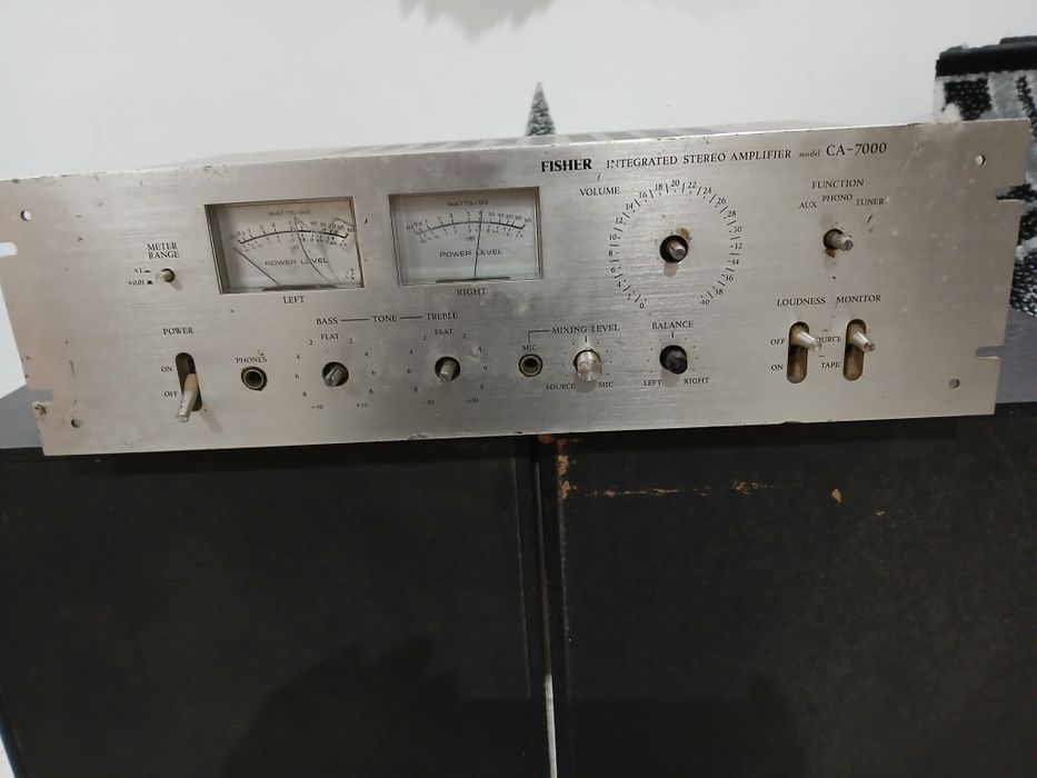 Wzmacniacz FISHER CA-7000.