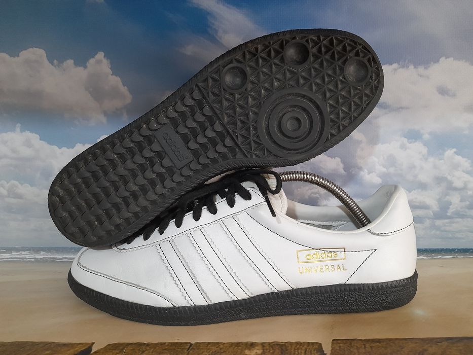 Adidas Universal оригінал чоловічі шкіряні кросівки 27 см.
