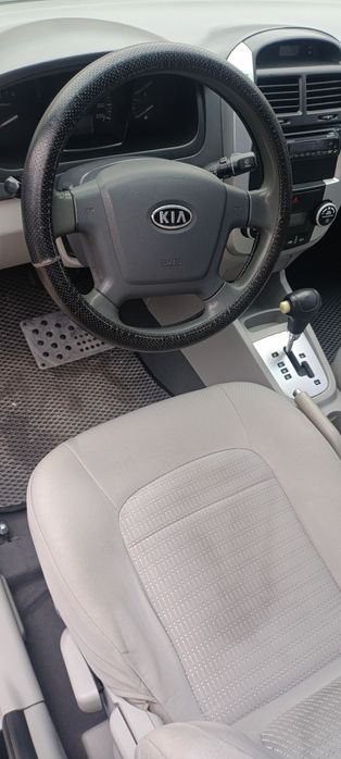 Kia cerato 2.0  Автомат газ бензин