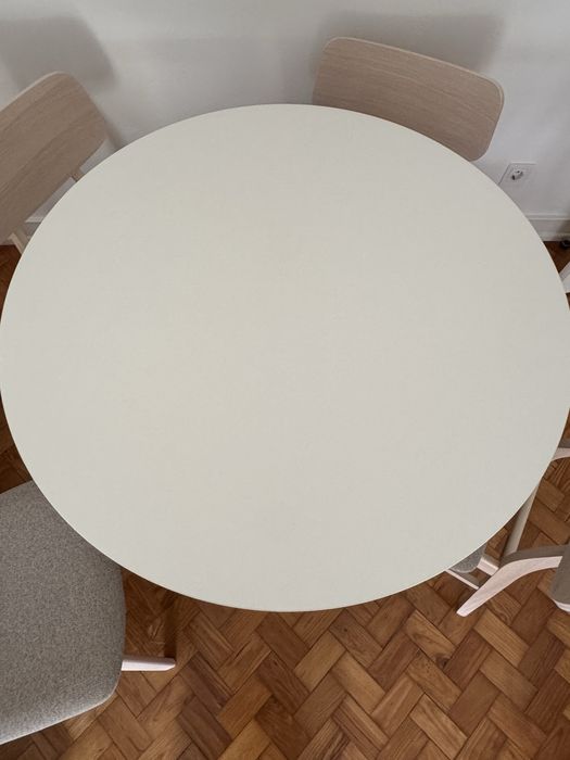 IKEA Round Table64740119637378122
