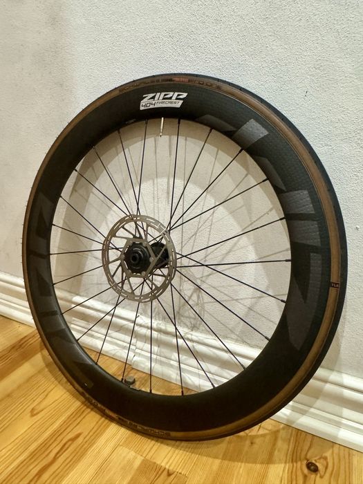 Roda Carbono Dianteira Zipp 404