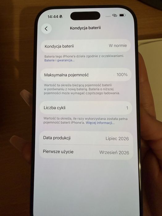 Nowy iPhone 16 Pro 128 GB w kolorze Black Titanium (czarny tytan)