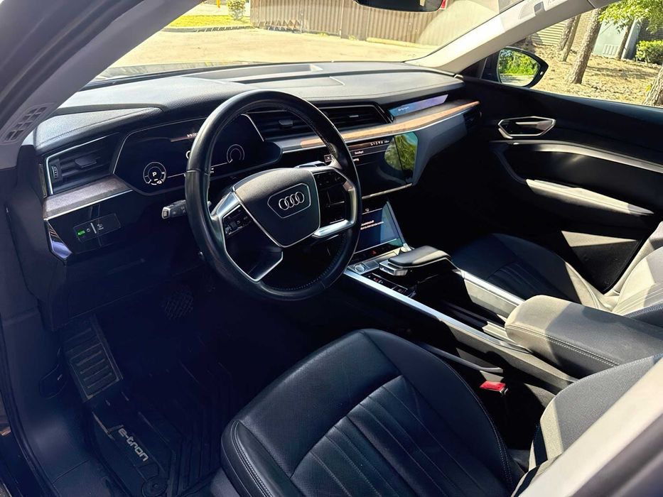 Audi e-tron      2019