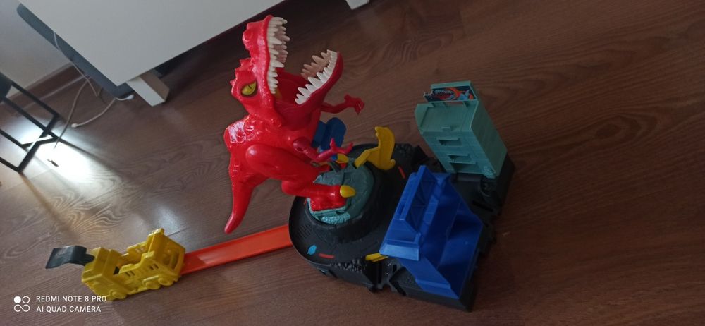 Tor Hot wheels dinozaur T-rex
