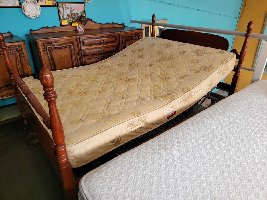 Cama com estrado articulado, elétrico - Com colchão - Bom est