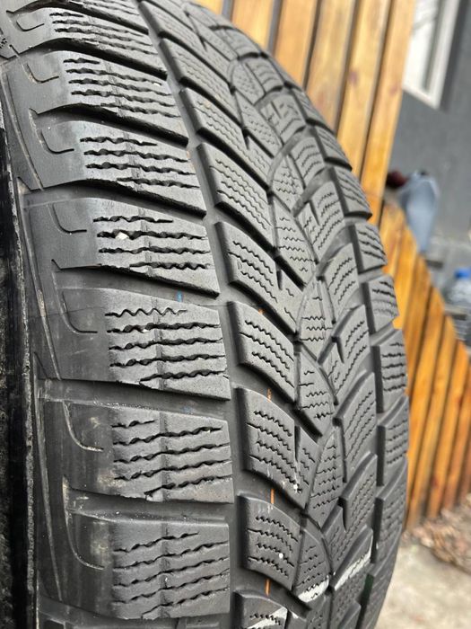 Б/у шини 225/60 r18 Goodyear