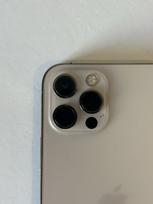 Apple iPhone 12 Pro 256GB (Dourado) | Excelente Estado | Com Carregador