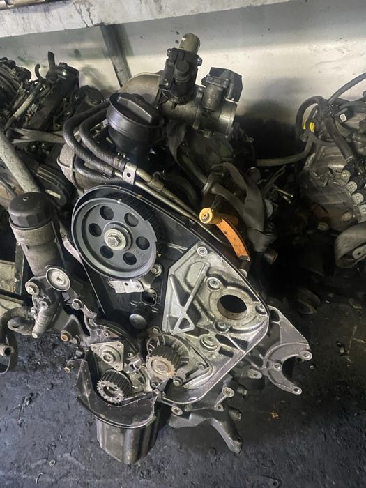 Деталі двигуна WV Crafter